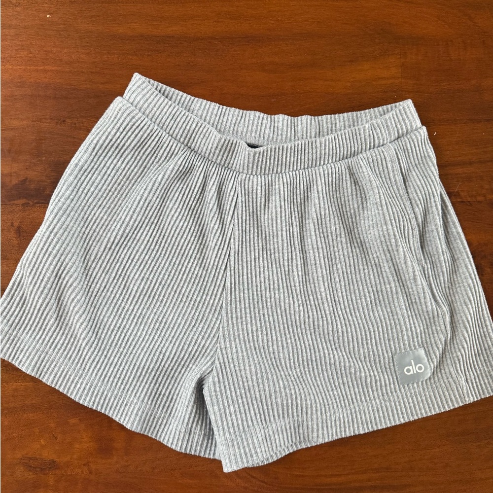 ALO Yoga Women's Gray Muse Ribbed Shorts